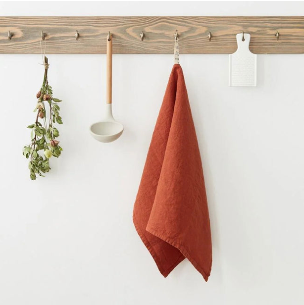 Torchon en lin brodée terracotta - Atelier deux points