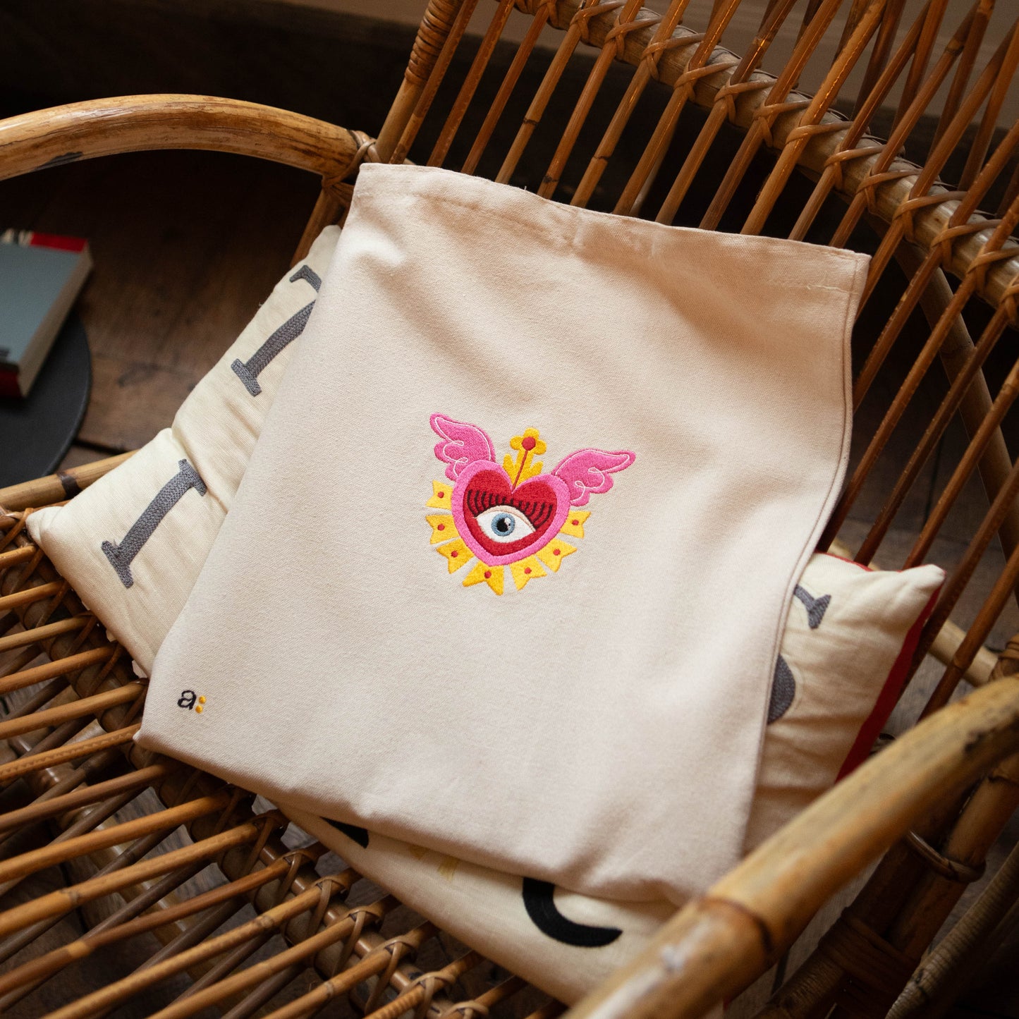 Tote bag brodé motif exclusif