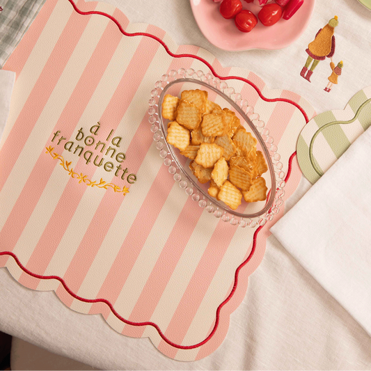 Set de table en PVC brodé rose et rouge rayé - Atelier deux points