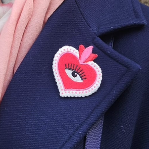Broche brodée motif exclusif