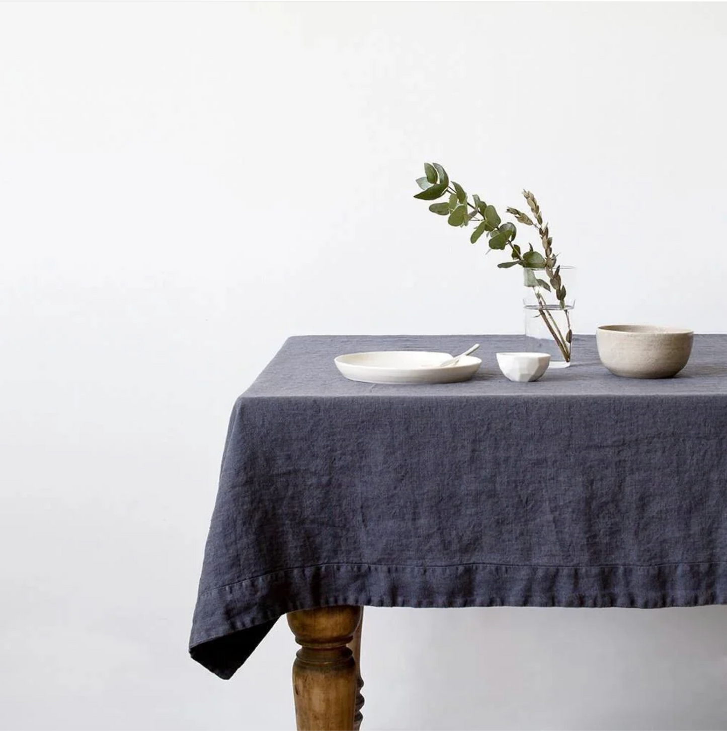 Nappe en lin brodée Gris graphite 140x200cm - Atelier deux points