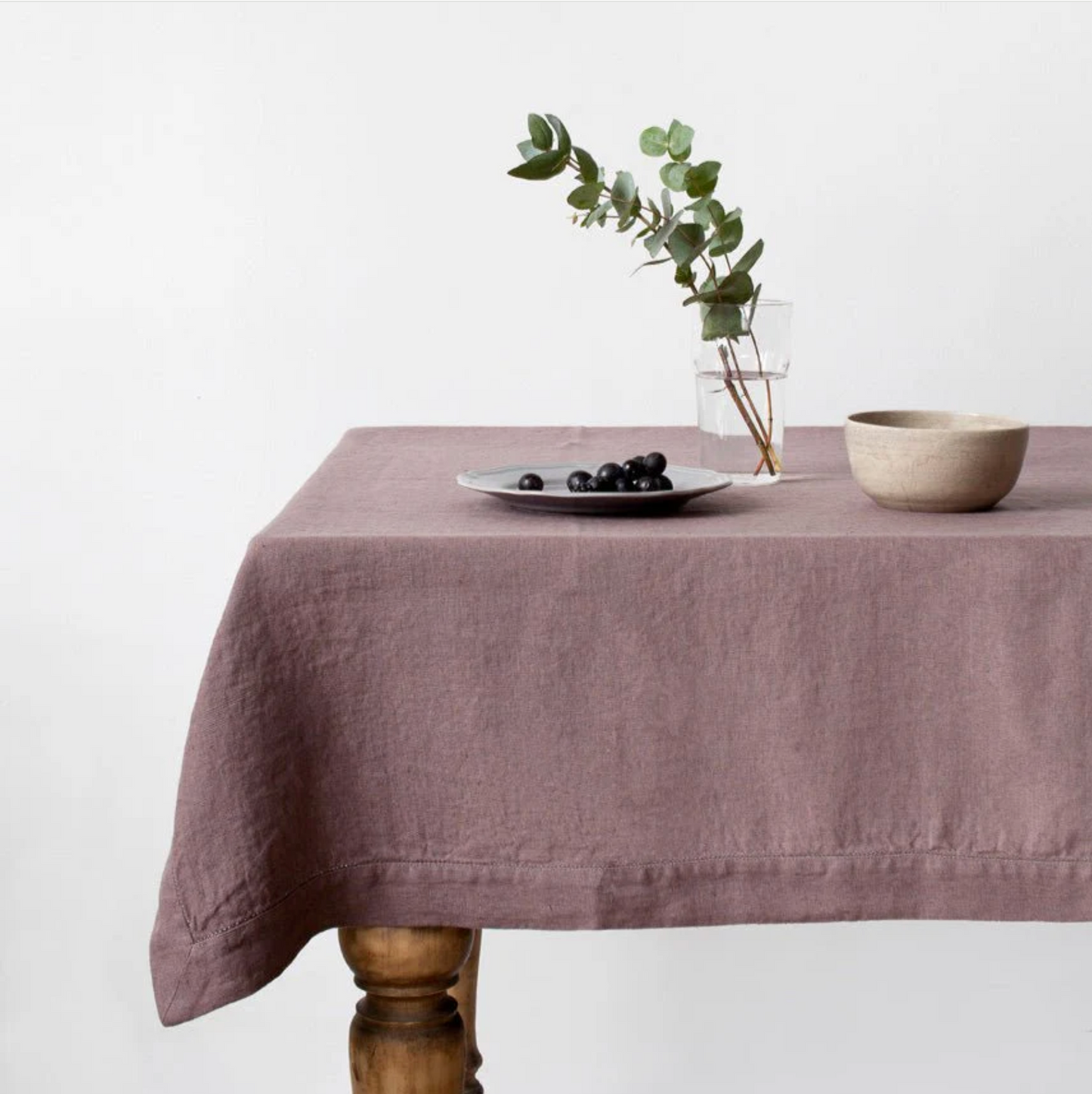 Nappe en lin brodée Rose cendré 140x200cm - Atelier deux points