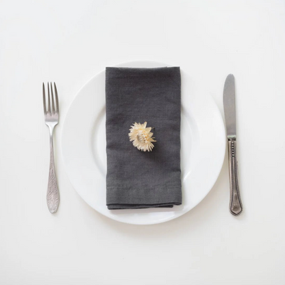 Serviette de table en lin brodée Gris graphite - Atelier deux points
