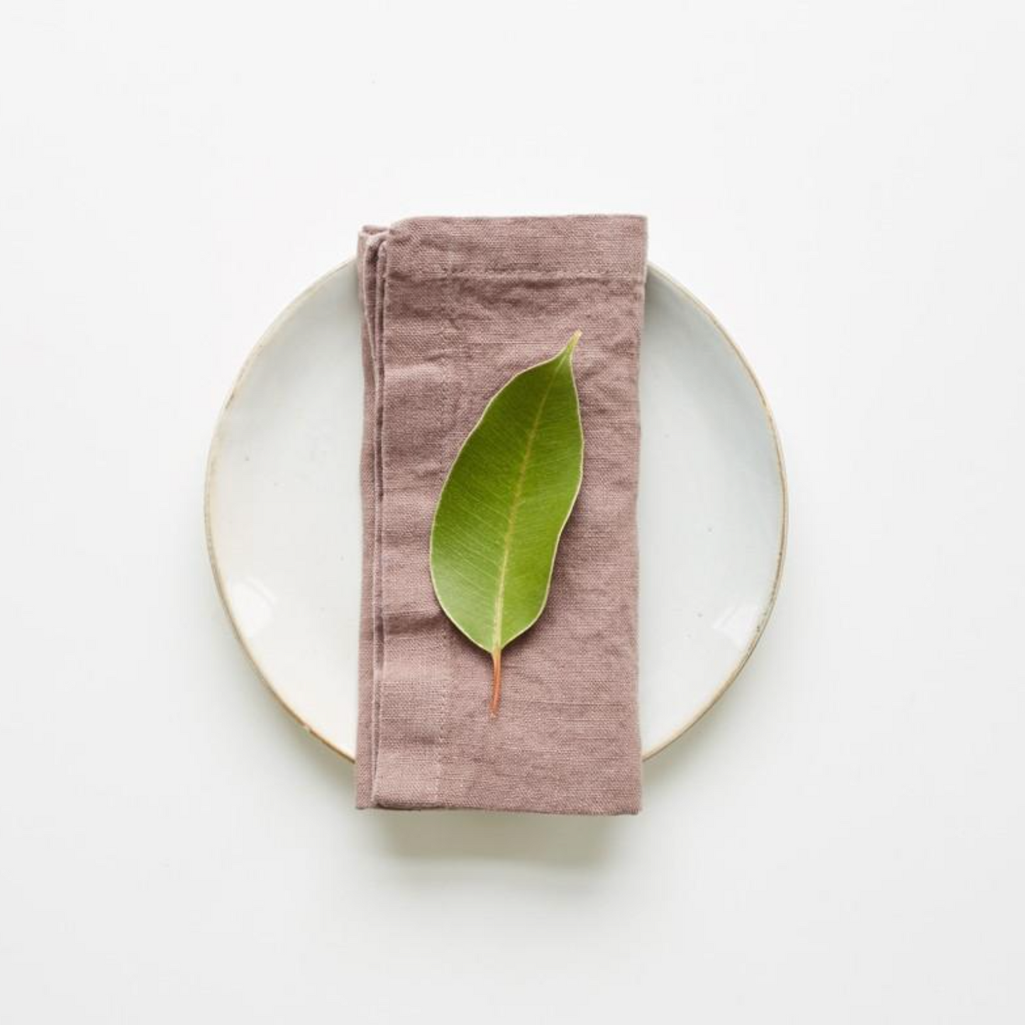 Serviette de table en lin brodée Rose cendré - Atelier deux points