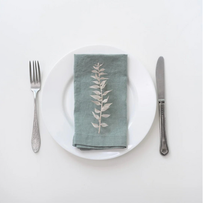 Serviette de table en lin brodée vert olivier - Atelier deux points
