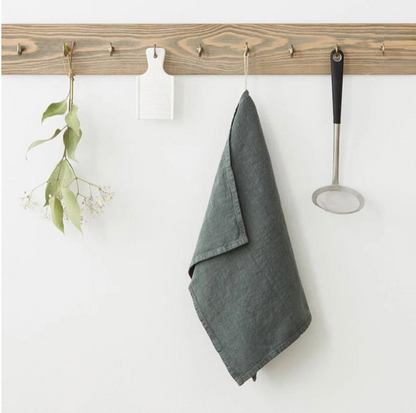 Torchon en lin brodée Vert sapin - Atelier deux points